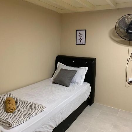 Euc Room Stay Tuaran Экстерьер фото